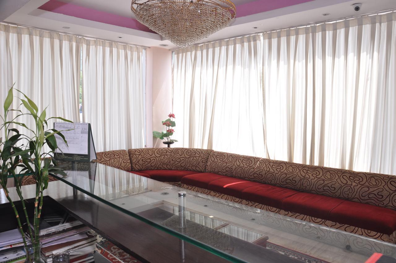 Hotel Samrat Kaushambi Ghaziabad Bagian luar foto
