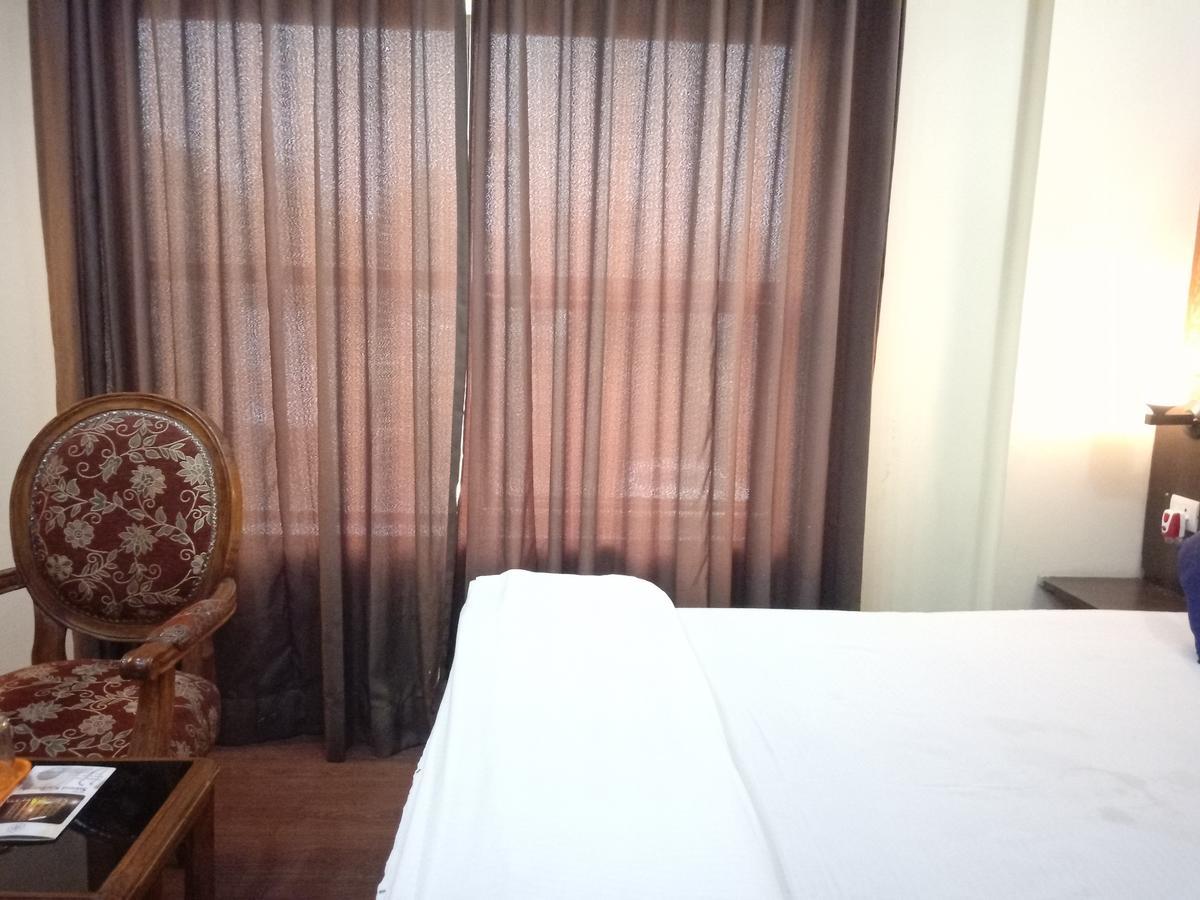 Hotel Samrat Kaushambi Ghaziabad Bagian luar foto