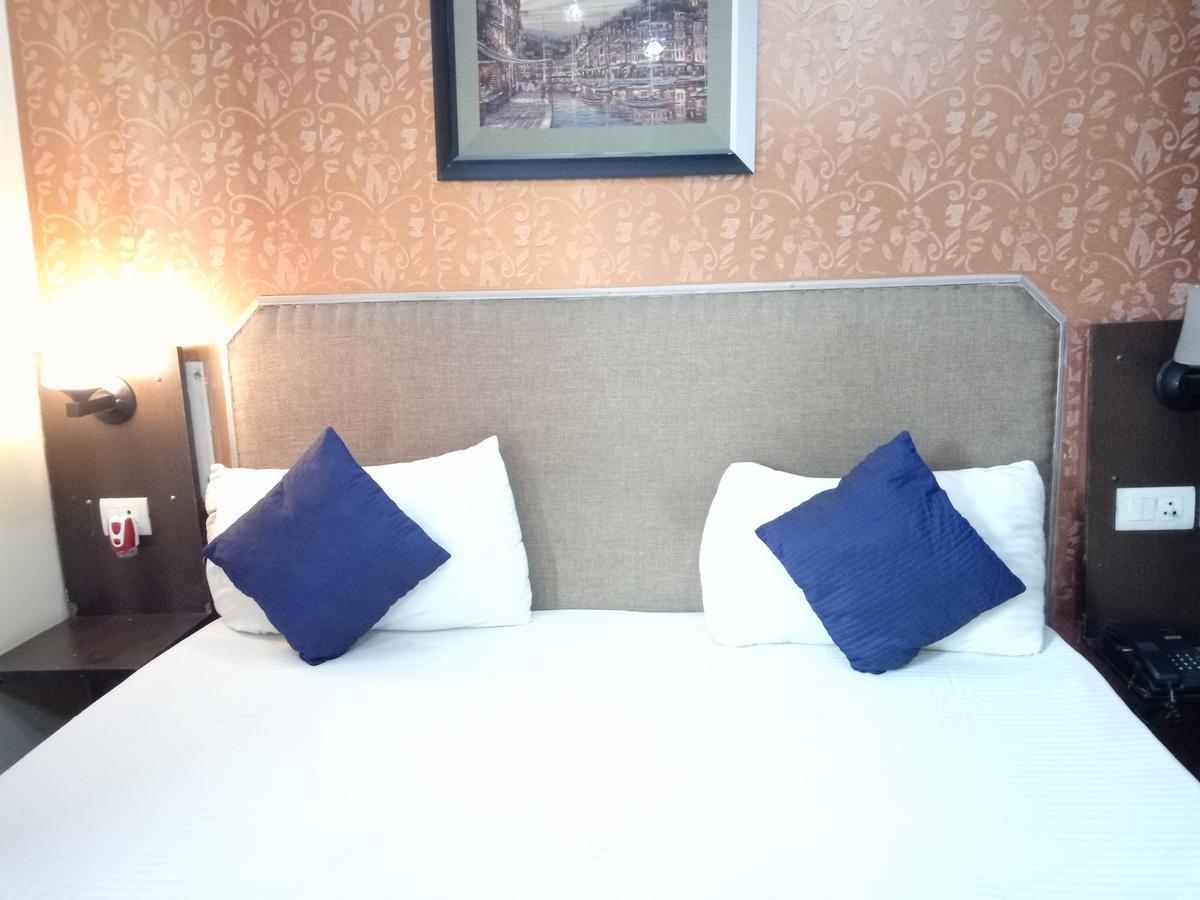 Hotel Samrat Kaushambi Ghaziabad Bagian luar foto