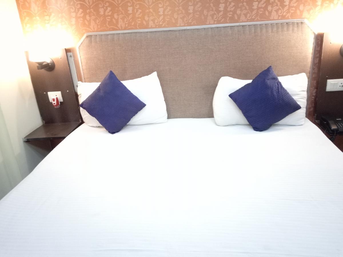 Hotel Samrat Kaushambi Ghaziabad Bagian luar foto